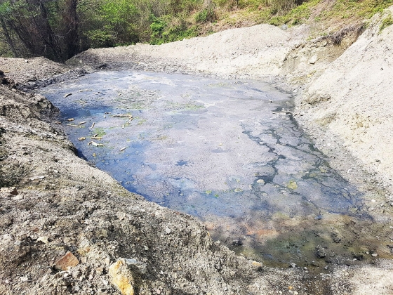 Сочи в преддверии летнего сезона: зловонные реки и трубы канализации в море
