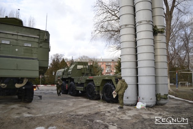 В Астраханской области расчеты ЗРС С-300 и С-400 провели боевые стрельбы