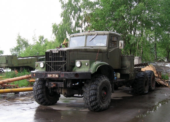 КрАЗ-255 — аэродромный тягач 