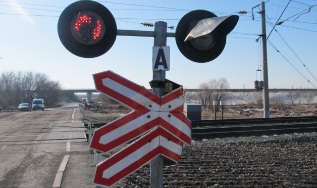 Трое жителей Новоалтайска учинили вандализм на железной дороге