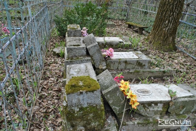 Заброшенные могилы на Даниловском кладбище 