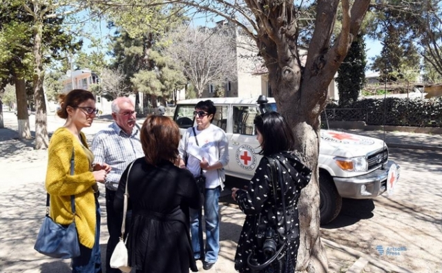 МККК оказывает помощь старикам и пострадавшим от взрывов мин в Карабахе