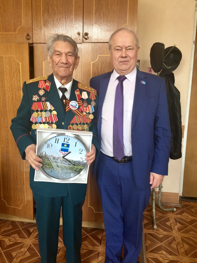 Глава Калуги поздравил с 98-летием ветерана Великой Отечественной войны