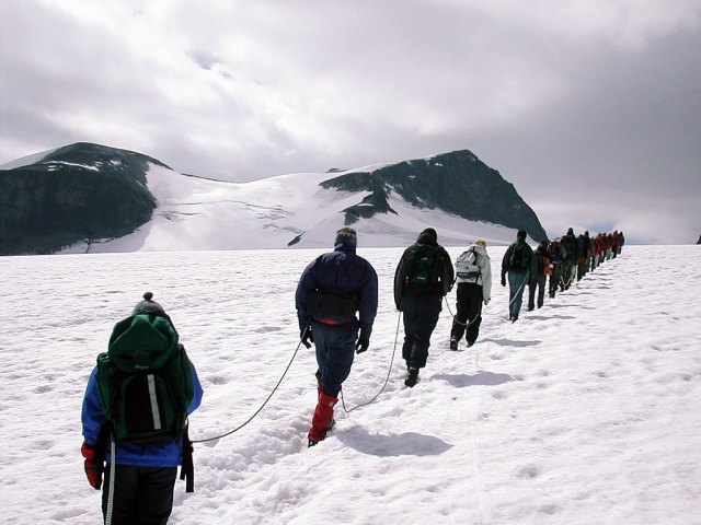 В горах Китая спасены 37 альпинистов, попавших в снежную бурю