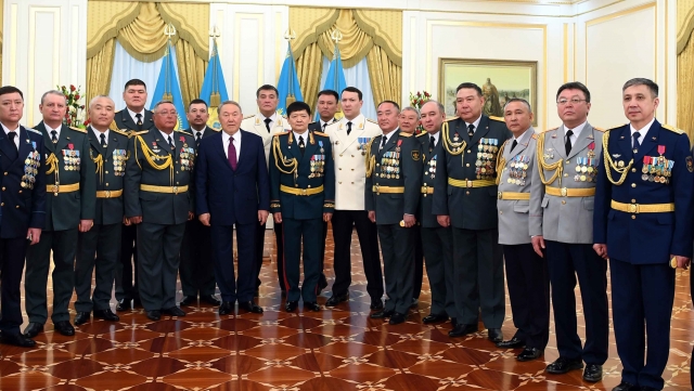 Нурсултан Назарбаев повысил на 25% оклад казахстанским силовикам