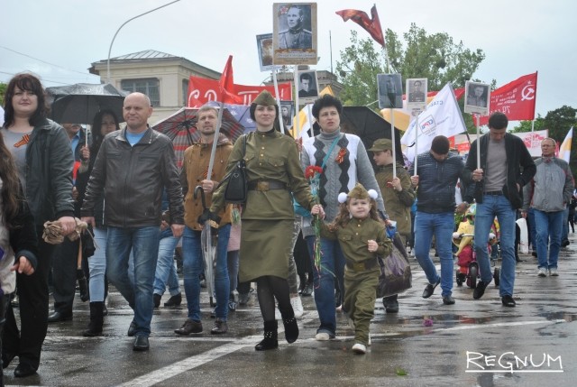 Колонна « Бессмертного полка» 9 мая на площади в Ставрополе