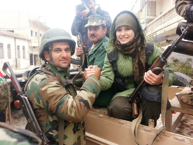 Бойцы подразделений Peshmerga и YPG, входящих в Демократические силы Сирии