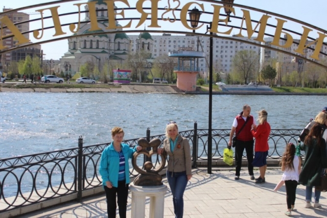 Аллея семьи астрахань остров центральный фото В Астрахани оценили ущерб городу от набегов вандалов. - Астрахань на 103news.com