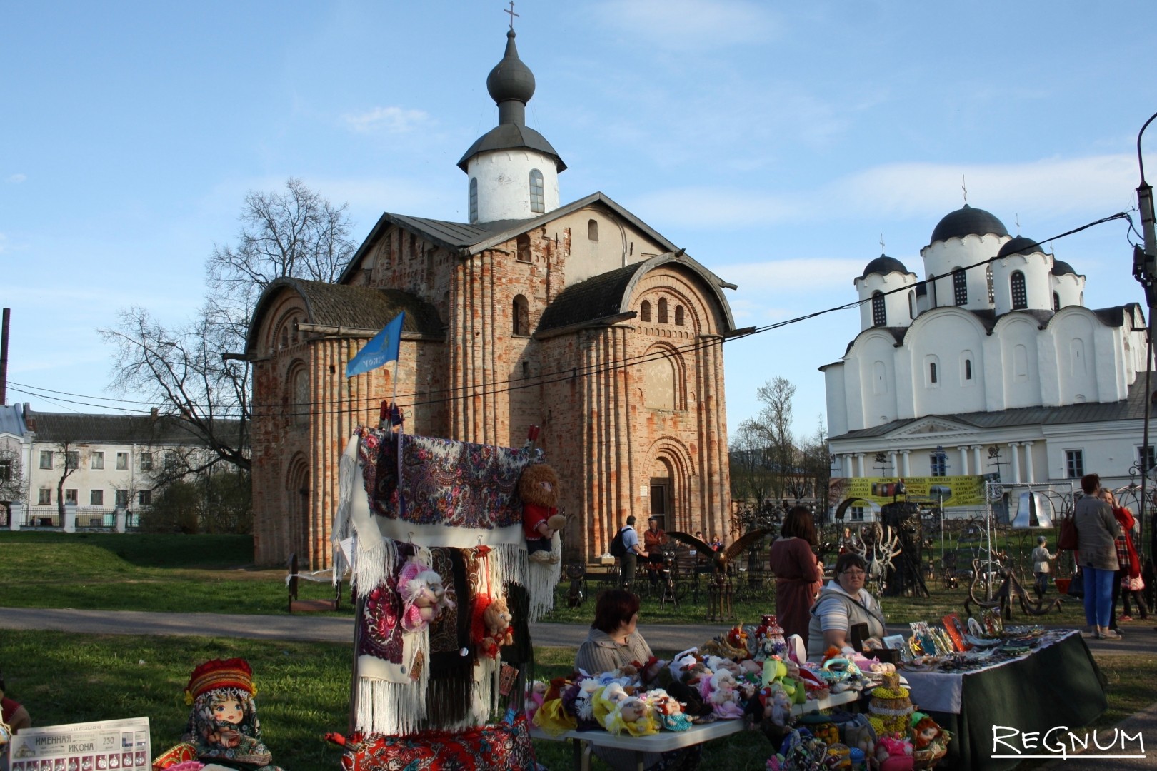 Занятия новгорода. Ярмарка Ярославово Дворище Великий Новгород. Ярмарка 13 век Великий Новгород. Ганзейская Слобода Великий Новгород. Ганзейская ярмарка Великий Новгород.