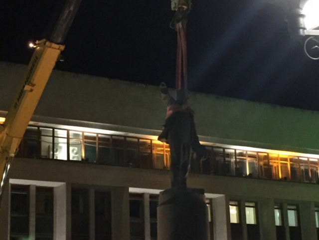 Демонтаж памятника В.И.Ленина в Калуге 