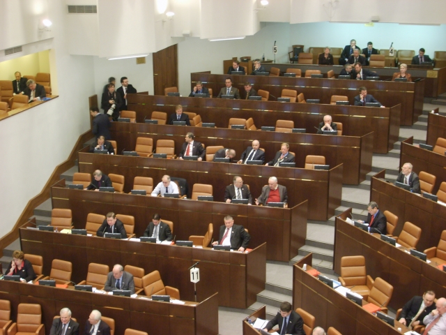 Законопроект об отмене «ценза оседлости» для генералов-кандидатов в Совфед