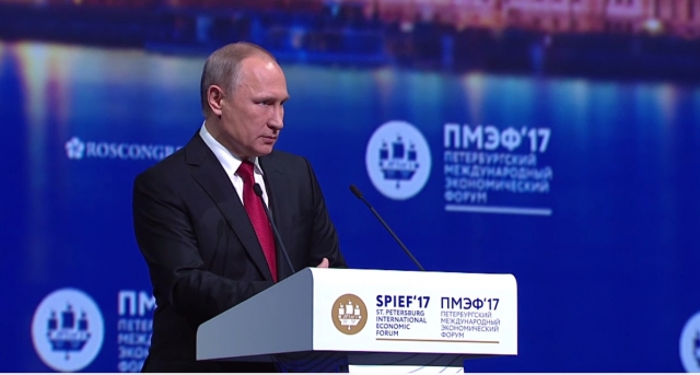 Путин об экономике России: «ВВП растет третий квартал подряд»