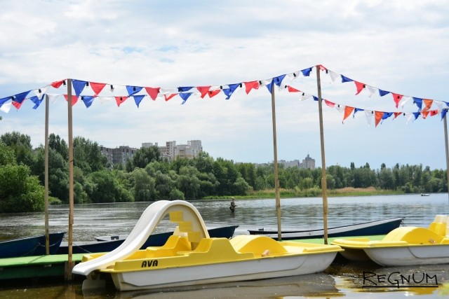 Катамаран дельфин дивноморское. Мотолодки сормовский парк. Цпкио катамараны. Прокат катамаранов елагин. Катамаран цпкио спб.
