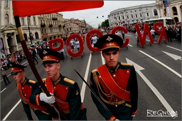 День России в Петербурге: симфония цветов и духовых оркестров