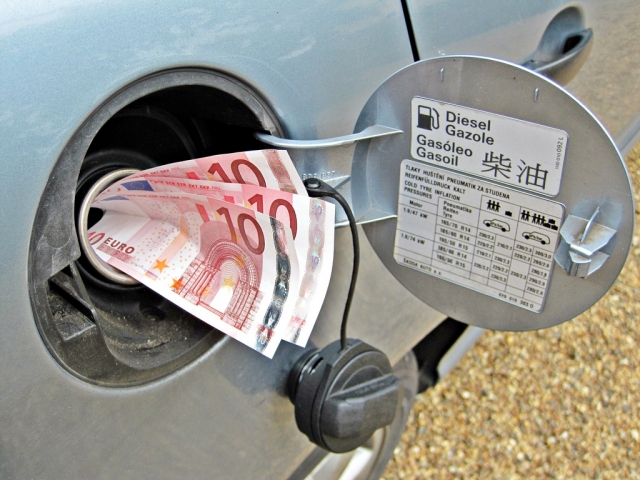 Ростом цен на бензин в Красноярске заинтересовалось следствие