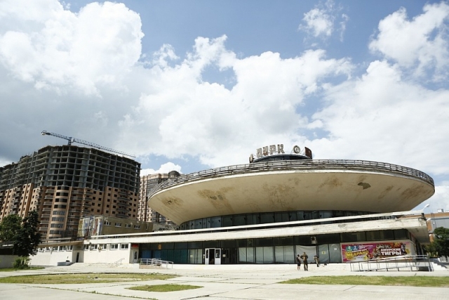 Площадь перед цирком в Краснодаре очистят от торговых павильонов