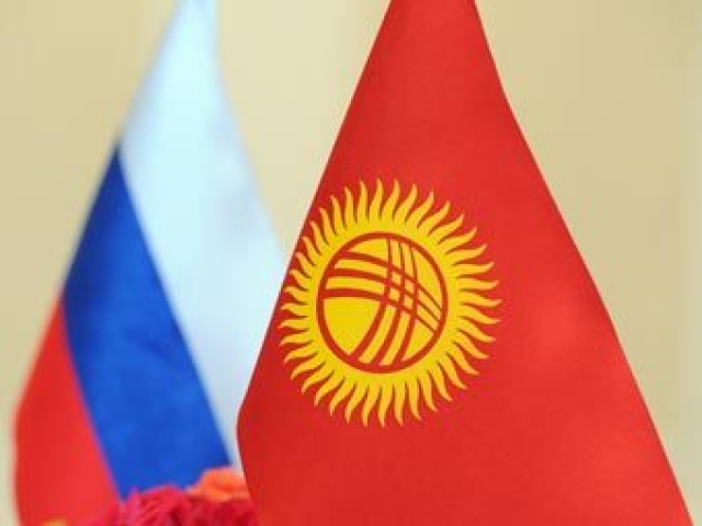 Флаги Киргизии и России