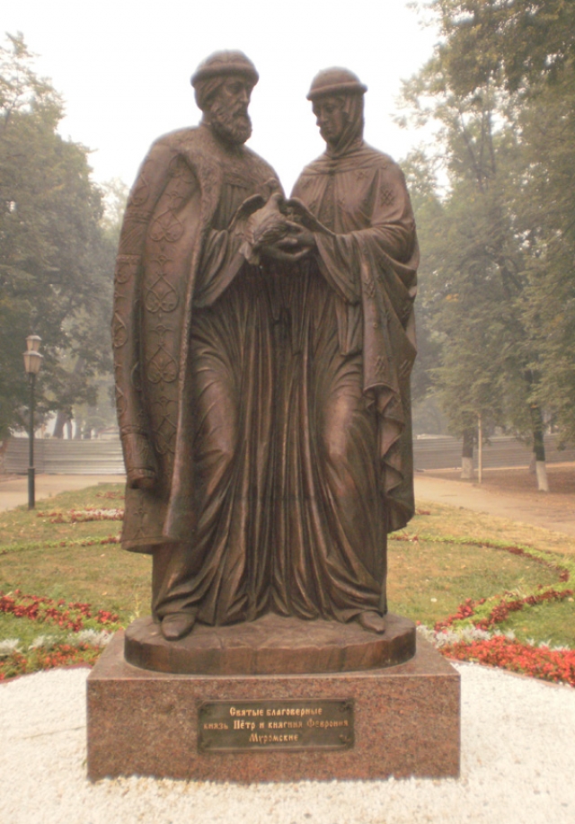  Памятник Петру и Февронии Муромским в Ярославле работы Констанитина Чернявского