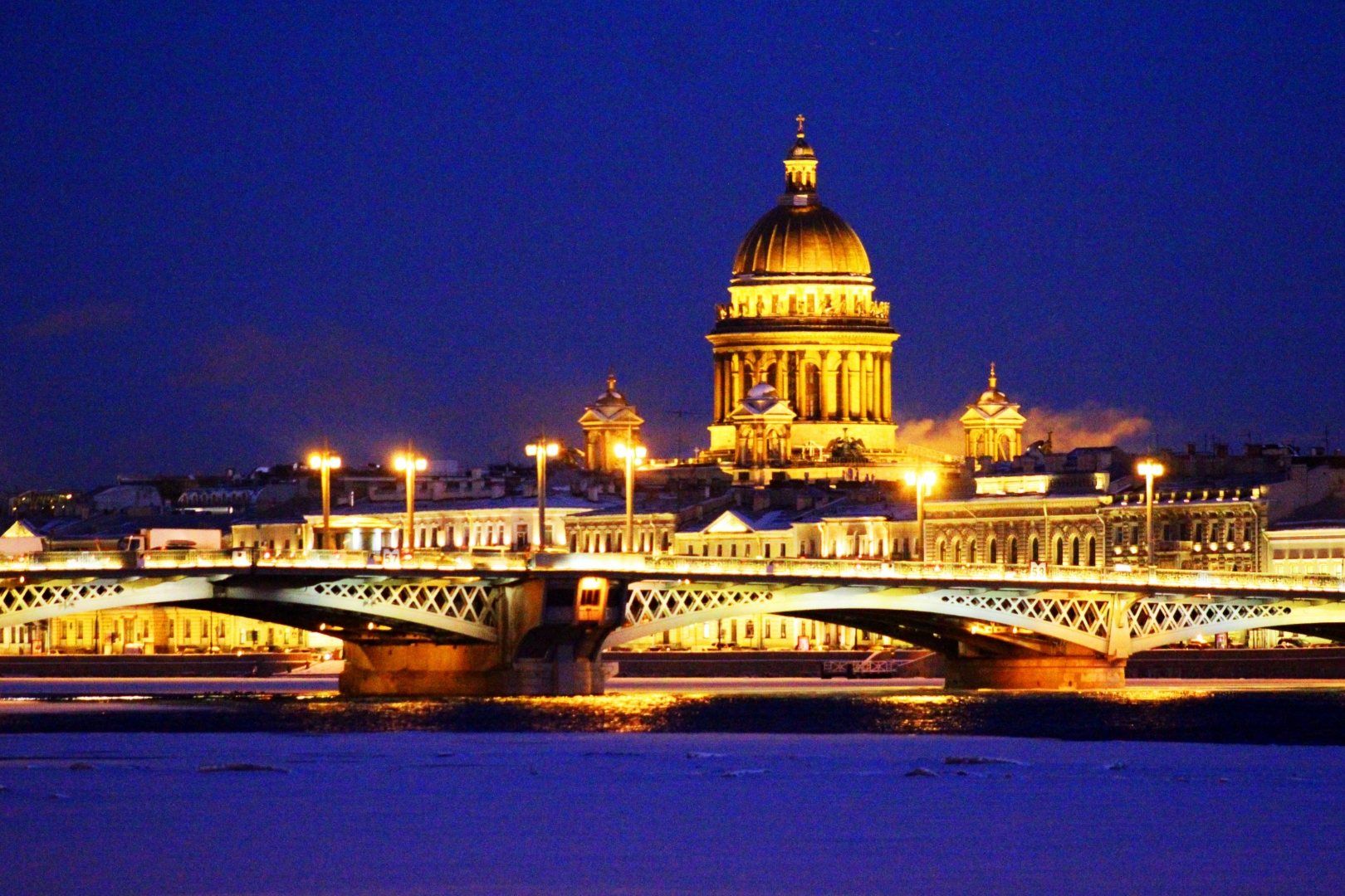 Хозяйство петербурга. Большая Нева в Санкт-Петербурге. Санкт-Петербург большую Неву. Экономика Питера. Санкт Петербург в наши дни.