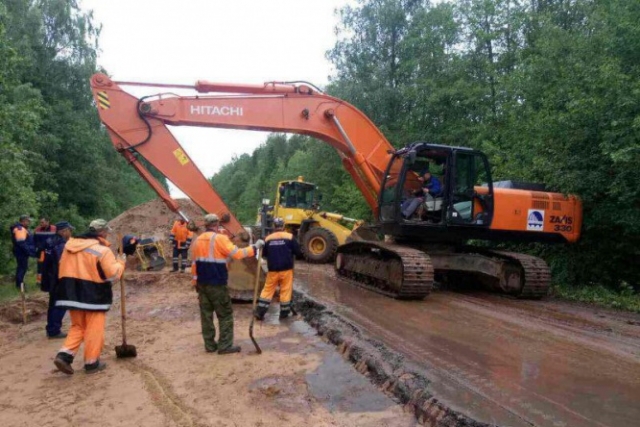 В двух районах Новгородской области остаются повреждёнными пять дорог