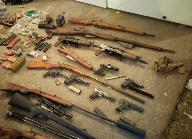 В Ленобласти обезвредили торговцев оружием с десятками стволов