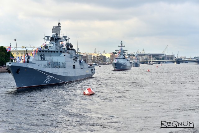 Власти Петербурга просят горожан приехать на День ВМФ на метро