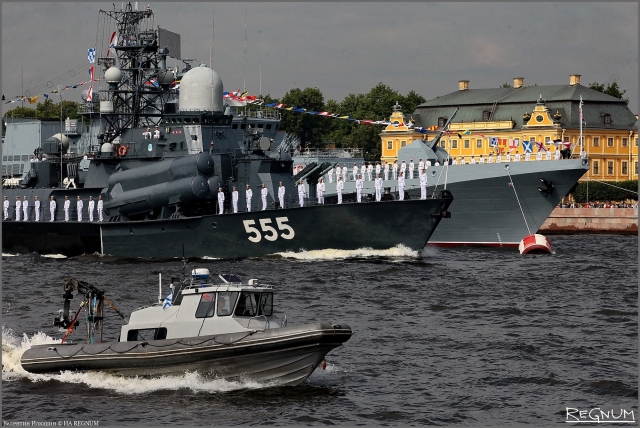 Главный военно-морской парад России начался в Петербурге и Кронштадте