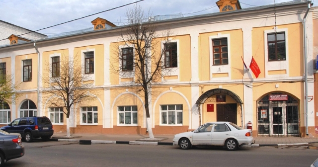 Здание Гостиного двора на ул. Нахимсона в Ярославле