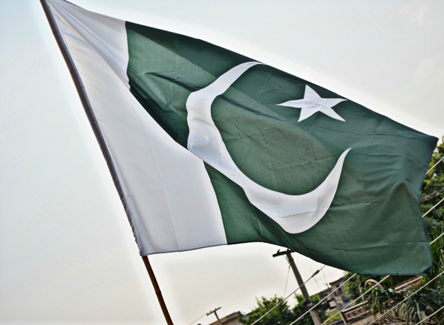 В Пакистане взорвался грузовик с фруктами: десятки раненых