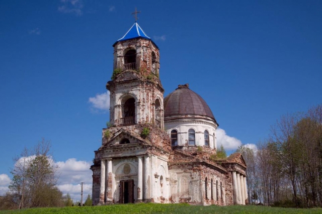 Церковь Троицы Живоначальной в деревне Сопины Новгородской области