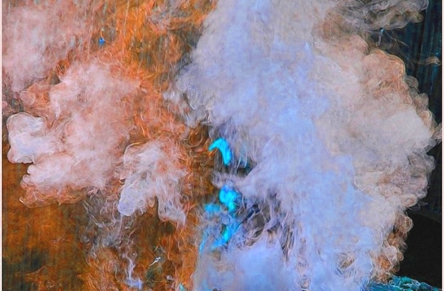 В Югре почти неделю горит Вань-Еганское месторождение