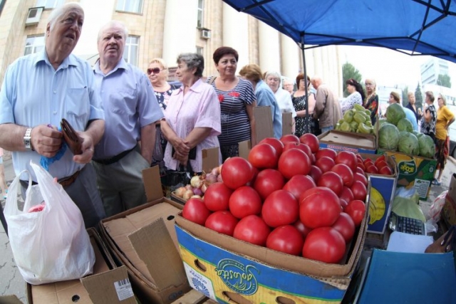 На продовольственной ярмарке в Донецке 