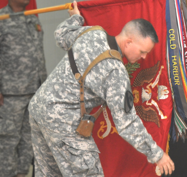 2010 год, Багдад, церемония награждения 141-го артиллерийского полка армии США (т.н. «Вашингтонская артиллерия»)