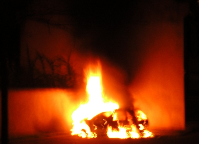 У журналиста Латыниной сгорел автомобиль