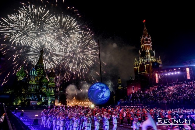 «Небо на всех одно»: в Москве завершился фестиваль «Спасская башня»