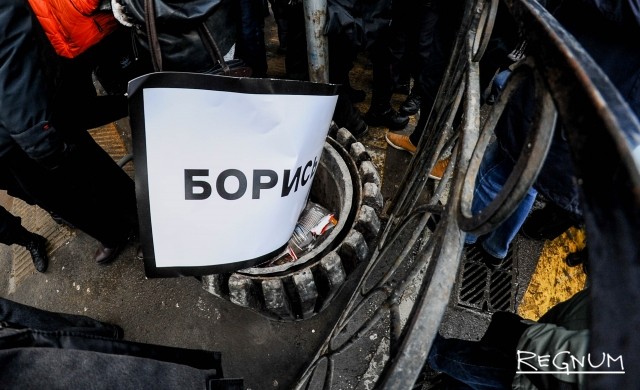 Власти Москвы: Мемориальная доска Немцову установлена незаконно
