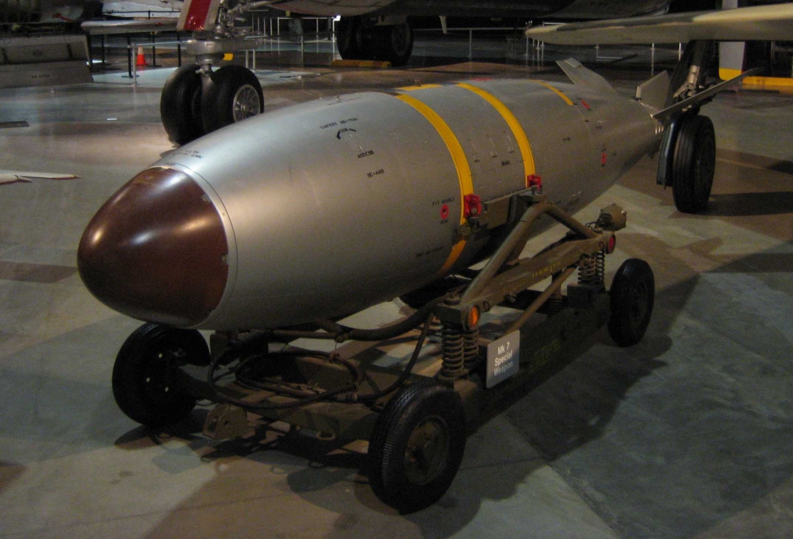 Американская атомная бомба b61