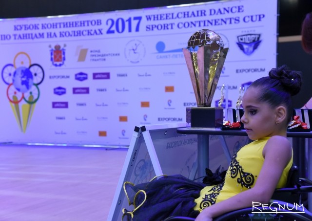 Участники турнира в Санкт-Петербурге по танцам на колясках «Кубок Континентов»