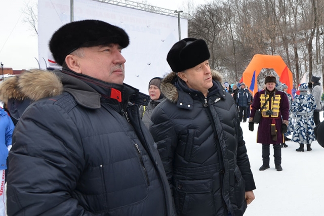 Валерий Сараев (слева) на Дне зимних видов спорта. Февраль 2017 года
