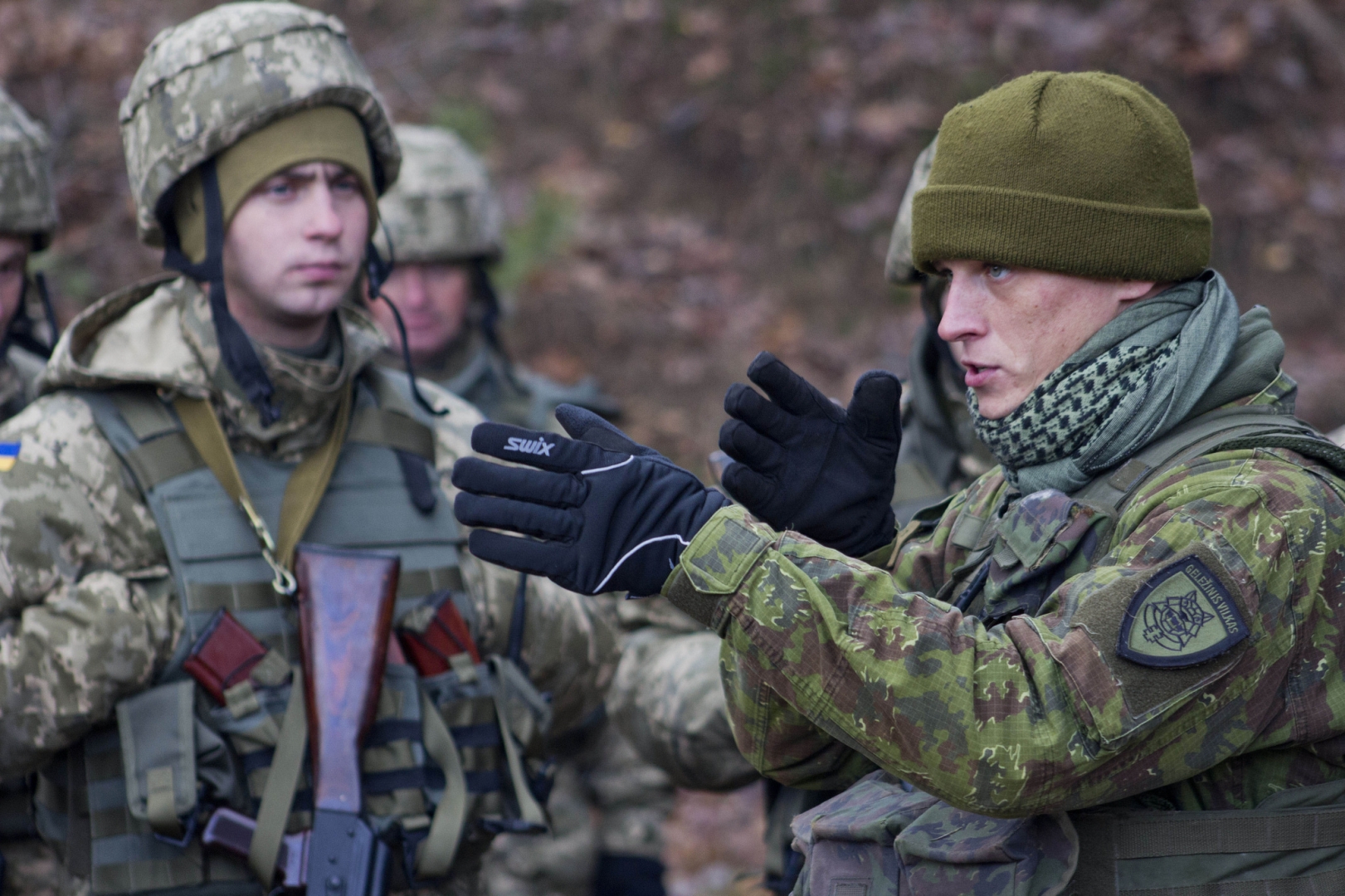 Двое полицейских насилуют девочку