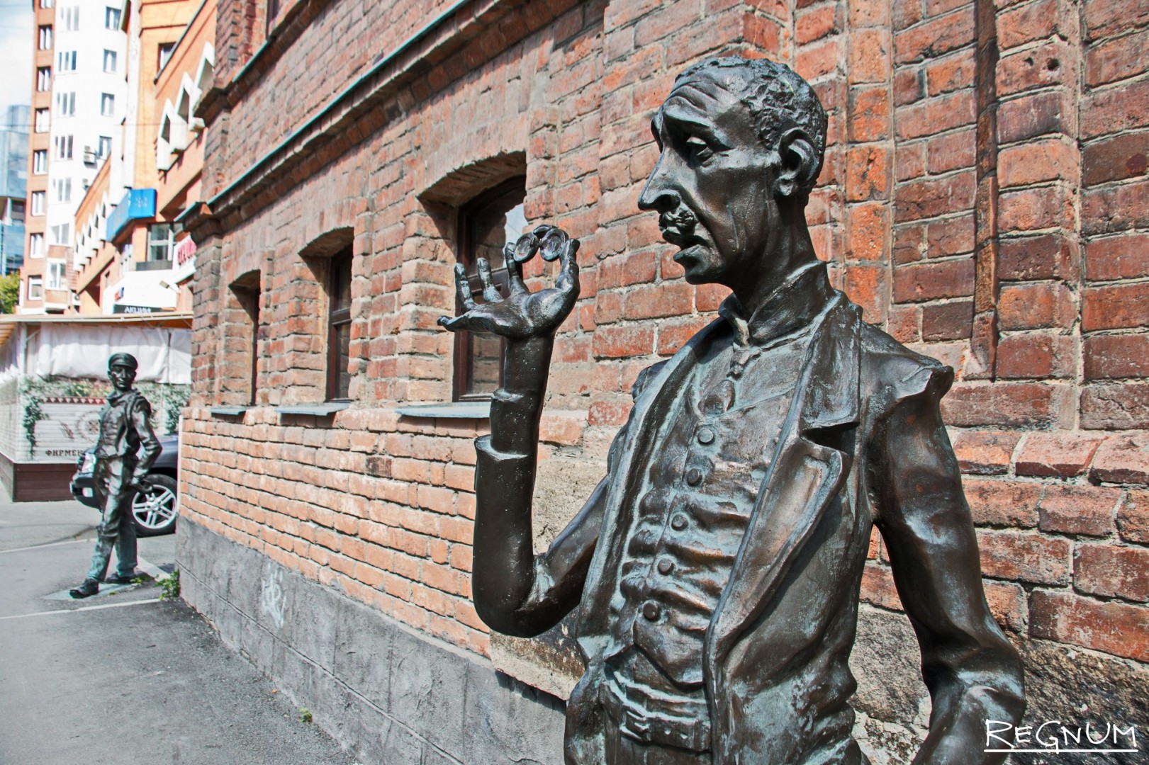 Памятник человеку невидимке в Екатеринбурге