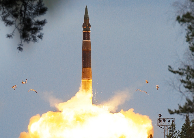 Запуска ракеты «Тополь» с полигона «Капустин Яр» — видео