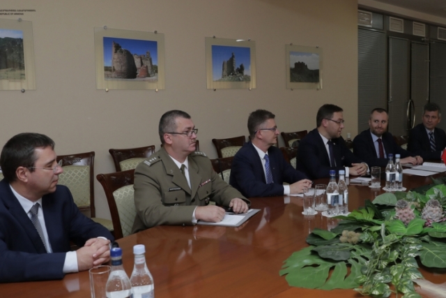 МИД: Польша предложила Армении ноу-хау в военных технологиях