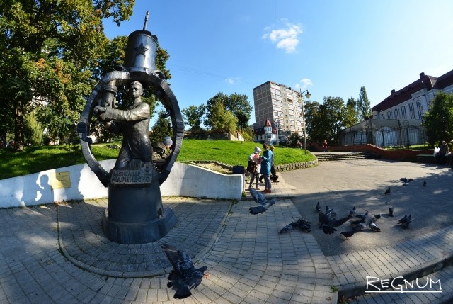 Памятник Герою Советского Союза Александру Маринеско