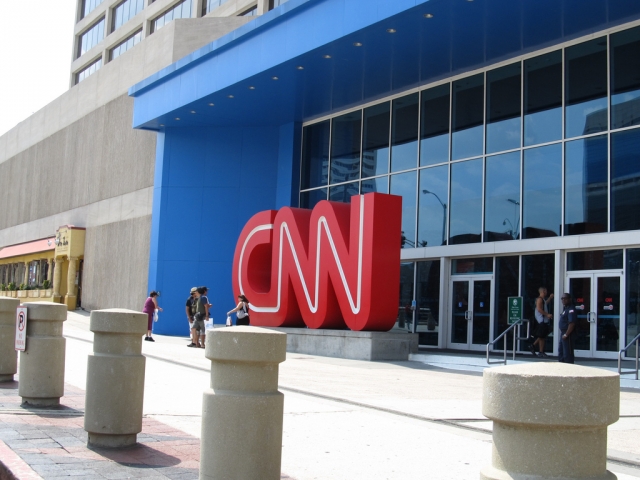Роскмнадзор позволил CNN работать в России, но продолжит проверки канала