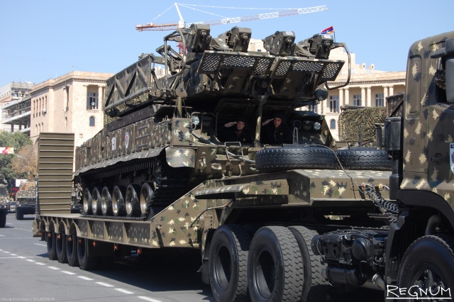 Зенитно-ракетный комплекс средней дальности «Бук» на военном параде в Ереване