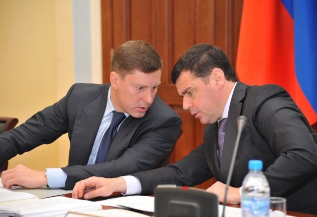 Губернатор Ярославской области Дмитрий Миронов (справа) и председатель правительства Дмитрий Степаненко