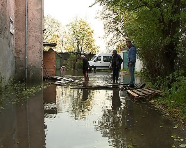 Ливень в Калининграде затопил десятки улиц, подвалы домов, больницу и ТЭЦ