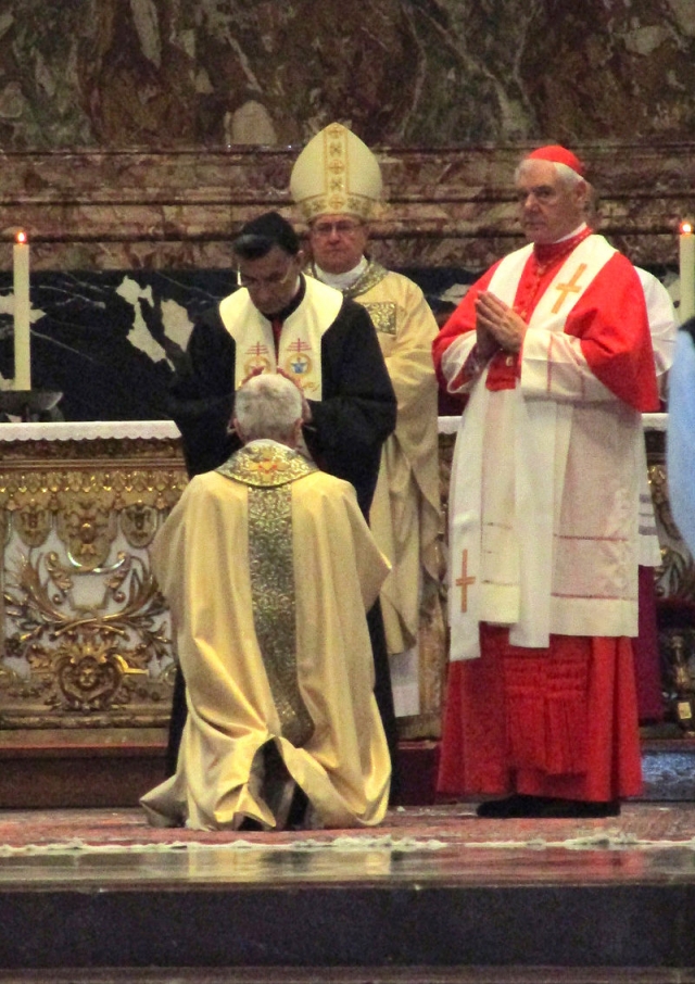 Бешара Раи во время рукоположения католического епископа 
