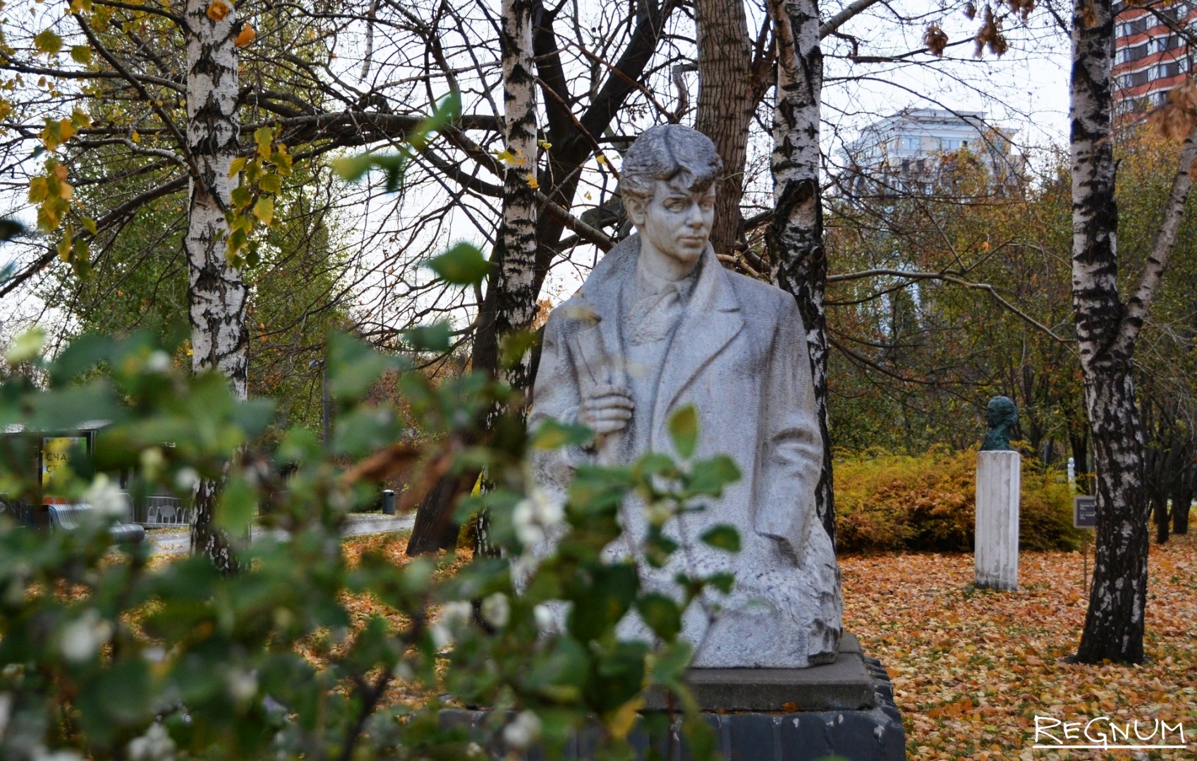 Памятник есенину в москве новый